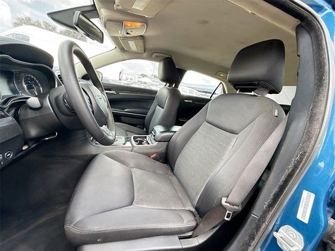 Used 2022 Chrysler 300 Touring w/ Sport Appearance Package image 22