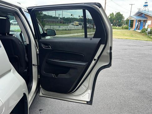 Used 2015 GMC Terrain SLE AWD/4WD image 28