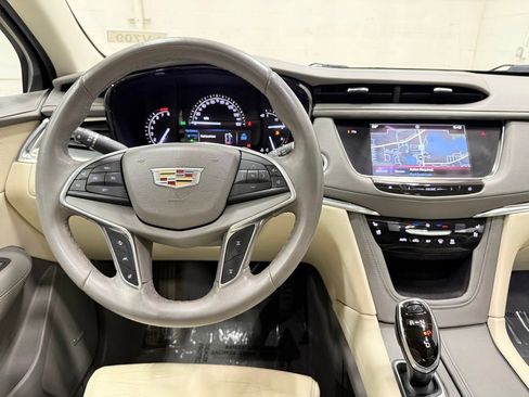 Used 2017 Cadillac XT5 Premium Luxury AWD/4WD image 30