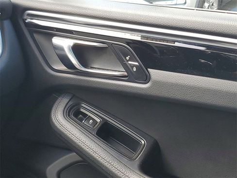 Used 2017 Porsche Macan image 22