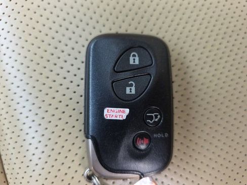 Used 2014 Lexus LX 570 4WD image 39