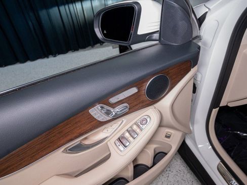 Certified 2022 Mercedes-Benz GLC 300 image 11