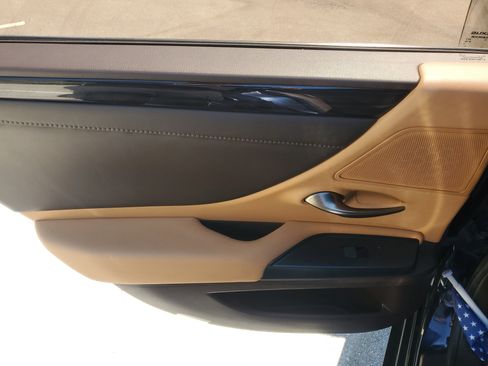 Used 2020 Lexus ES 350 w/ Premium Package image 15