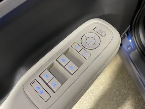 Certified 2025 Hyundai Santa Fe Limited image 18