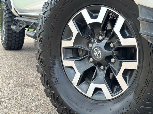 Used 2021 Toyota Tacoma TRD Off-Road AWD/4WD image 2