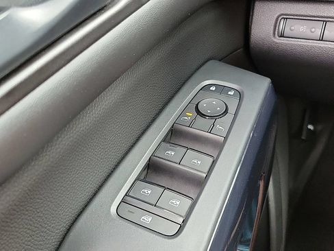 Used 2025 Nissan Pathfinder SV FWD image 14
