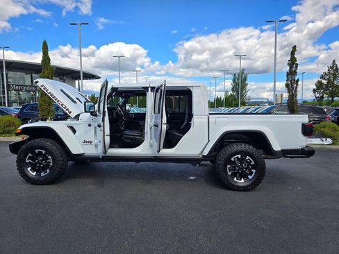 Used 2024 Jeep Gladiator Rubicon AWD/4WD image 14