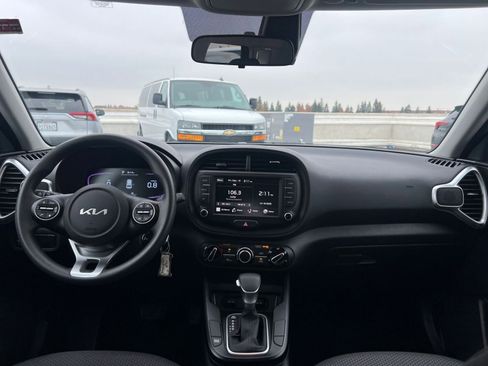 Used 2025 Kia Soul LX w/ LX Technology Package image 31