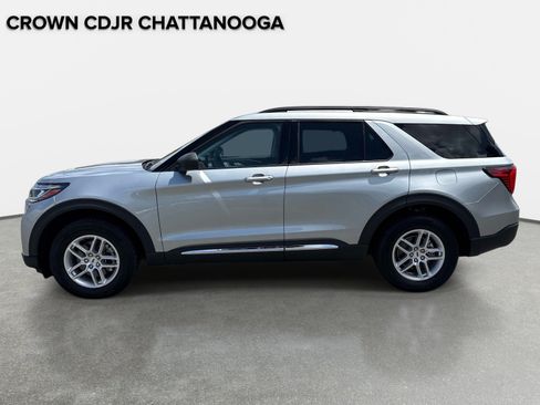 Used 2025 Ford Explorer Active AWD/4WD image 8