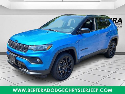Certified 2023 Jeep Compass Latitude w/ Sun and Sound Group AWD/4WD image 3
