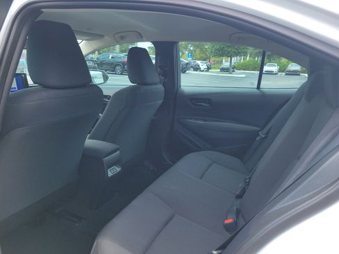 Used 2025 Toyota Corolla LE FWD image 18