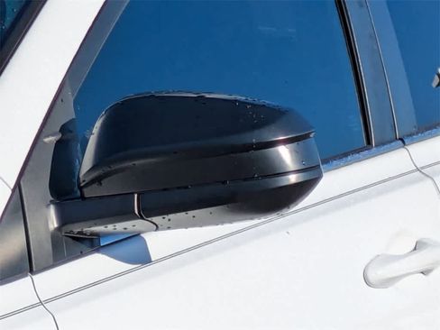 Used 2018 Toyota RAV4 LE image 11