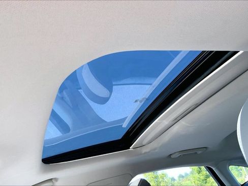 Used 2020 Ford Fusion SE w/ Equipment Group 151A FWD image 8