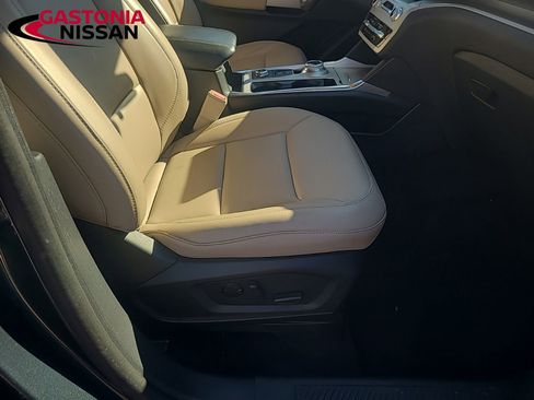 Used 2022 Ford Explorer XLT w/ Equipment Group 202A image 21