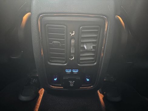 Used 2015 Jeep Grand Cherokee Limited w/ Luxury Group II image 28