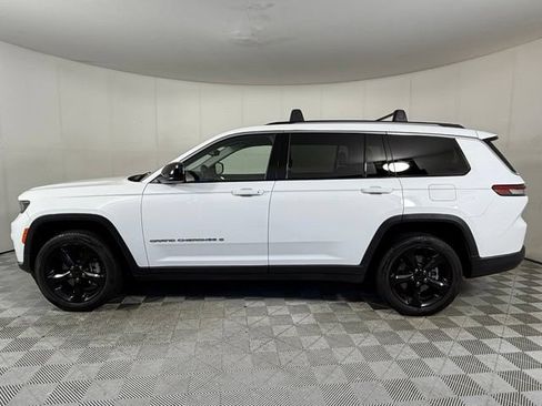 Used 2023 Jeep Grand Cherokee L Laredo RWD image 3