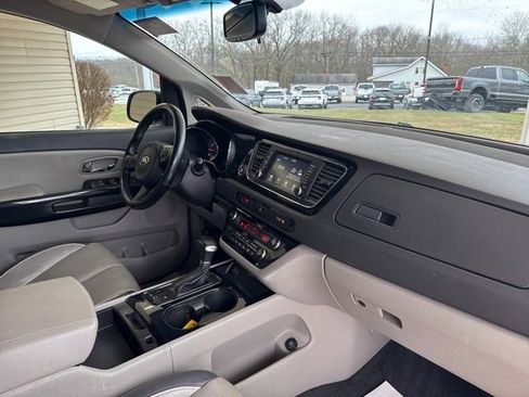 Used 2017 Kia Sedona EX image 18