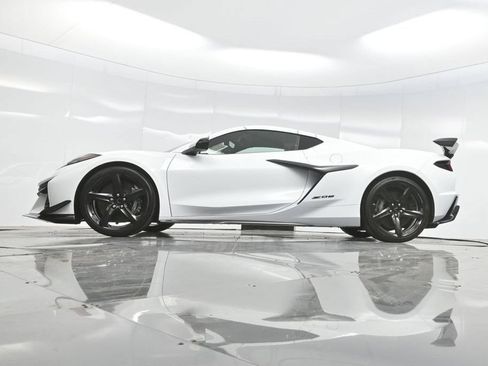 New 2025 Chevrolet Corvette Z06 w/ Z07 Performance Package RWD image 7