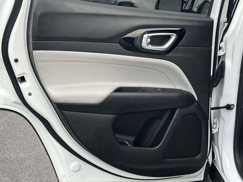 Used 2023 Jeep Compass Limited image 16