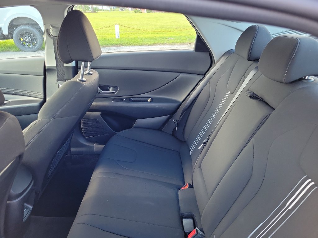 Used 2025 Hyundai Elantra SEL FWD image 17