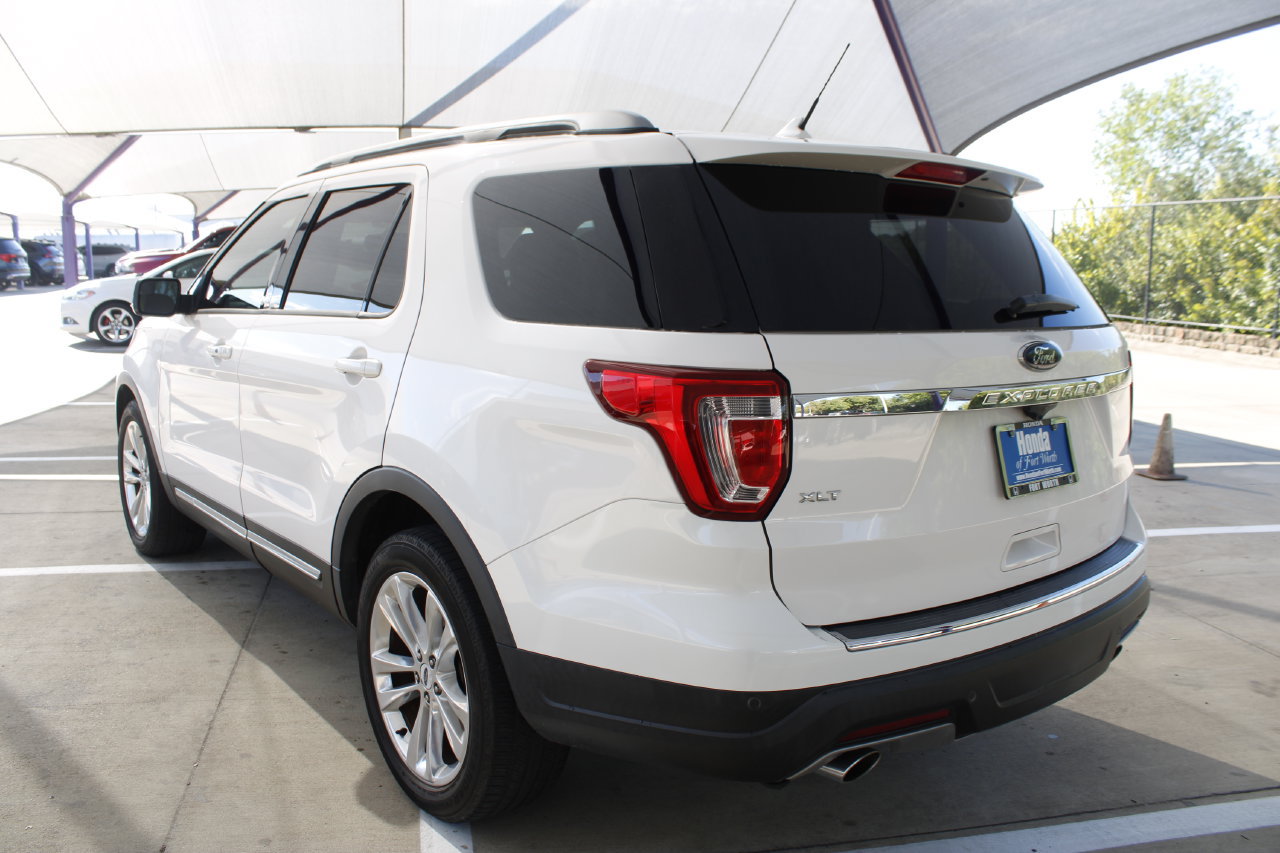 Used 2018 Ford Explorer XLT w/ Equipment Group 202A FWD image 3