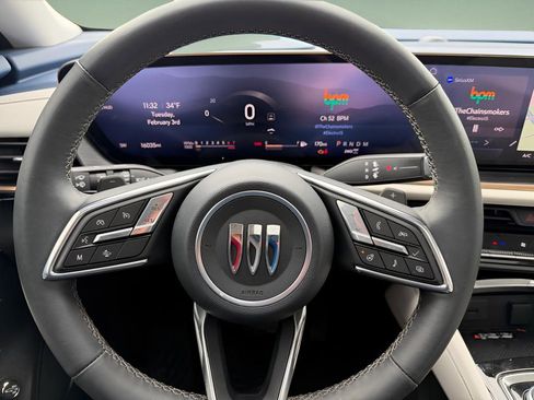 Used 2024 Buick Envision Avenir image 18