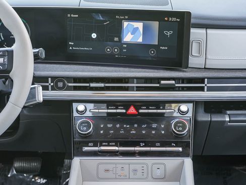Used 2025 Hyundai Santa Fe Limited FWD image 13