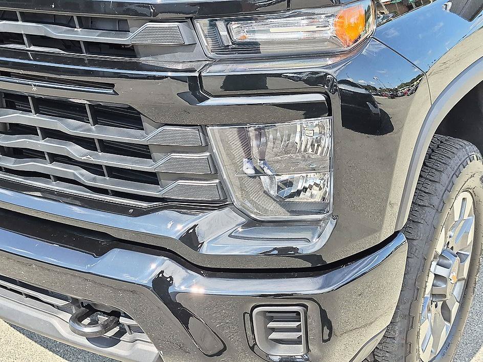Certified 2025 Chevrolet Silverado 2500 Custom AWD/4WD image 9