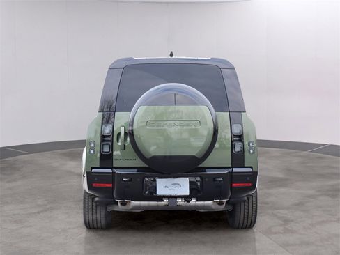 New 2026 Land Rover Defender 130 X-Dynamic SE image 6