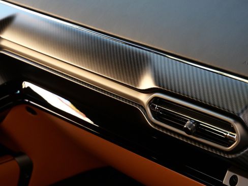 Used 2025 Aston Martin V8 Vantage image 22