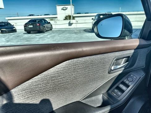 Used 2023 Nissan Rogue SV image 15