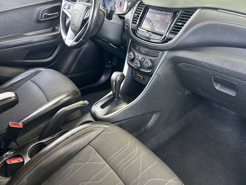 Used 2022 Chevrolet Trax LT w/ Driver Confidence Package AWD/4WD image 16