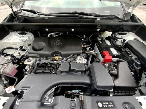 Used 2022 Toyota RAV4 LE AWD/4WD image 10