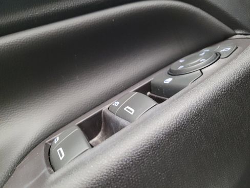 Used 2021 Chevrolet Equinox LT FWD image 27