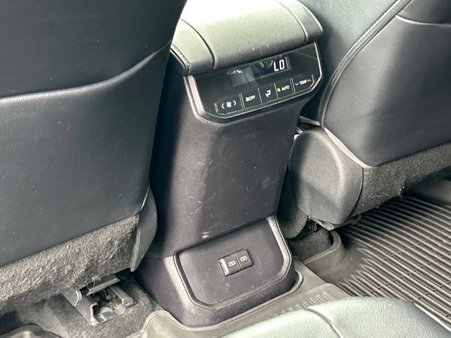 Used 2022 Toyota Highlander XLE AWD/4WD image 35