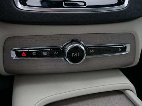Certified 2025 Volvo XC90 B6 Ultra AWD/4WD image 19