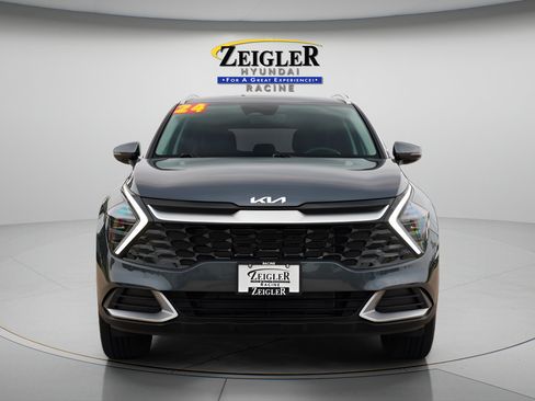 Used 2024 Kia Sportage EX AWD/4WD image 2