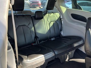 Used 2024 Chrysler Pacifica Touring-L FWD image 27