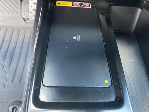 Used 2025 Toyota Camry SE w/ Convenience Package image 28