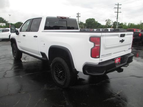 Used 2026 Chevrolet Silverado 2500 ZR2 AWD/4WD image 9