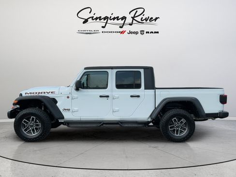 Used 2024 Jeep Gladiator Mojave w/ Technology Group AWD/4WD image 4