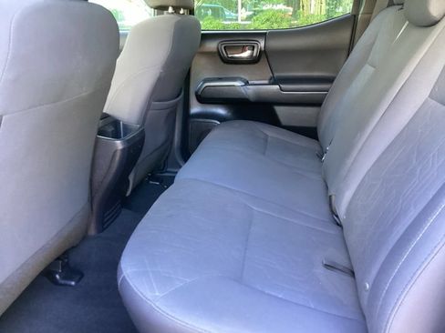 Used 2019 Toyota Tacoma TRD Sport w/ Technology Package AWD/4WD image 5