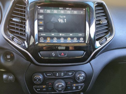 Used 2019 Jeep Cherokee Limited AWD/4WD image 25