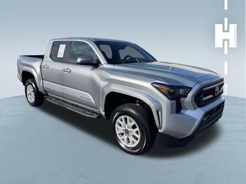 Used 2025 Toyota Tacoma SR5 AWD/4WD image 2