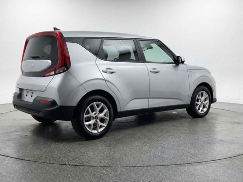 Used 2025 Kia Soul LX w/ LX Technology Package FWD image 9