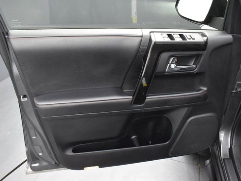 Used 2021 Toyota 4Runner TRD Off-Road Premium w/ Moonroof Package AWD/4WD image 9