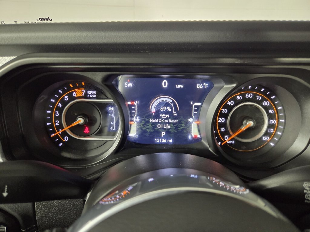 Used 2026 Jeep Wrangler Unlimited Sahara AWD/4WD image 14