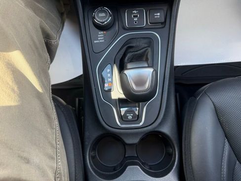 Used 2021 Jeep Cherokee Latitude Lux image 27