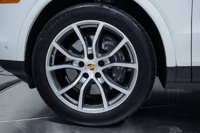 Used 2024 Porsche Cayenne Coupe AWD/4WD image 27