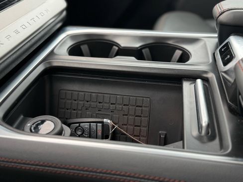 Used 2025 Ford Expedition Active image 25